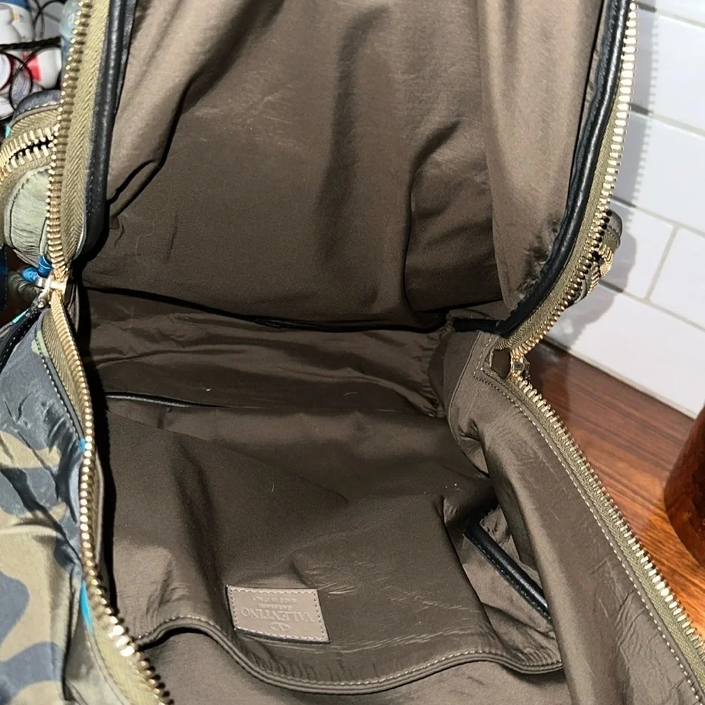 Valentino Garavani with COA nwot. Has hang tag and luggage tag. Unisex. Bookbag